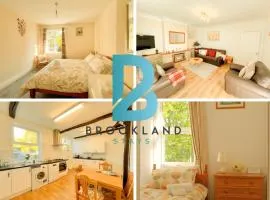 3 Bedroom House by Brookland Stays Serviced Accommodation Short Lets Leeds