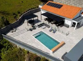 Casa Pura Vida - Heated Pool and Sea View