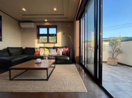 Cielito Hayama 最大10名 海まで10分 テラスBBQ 葉山の空と海と富士山に出会うヴィラ, отель, где разрешено размещение с домашними животными в городе Хаяма