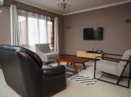 Niza Homes, Pool, No Blackouts & Walk to Munali Mall