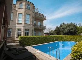 Villa near Nizami Street、バクーのコテージ