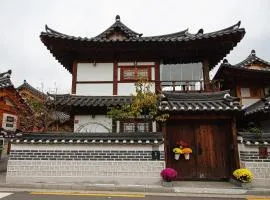 Eunpyeong Hanok Pyeonganchae