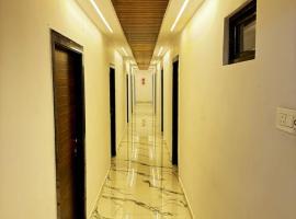 STAR Hotel, hotel i Mogalturru