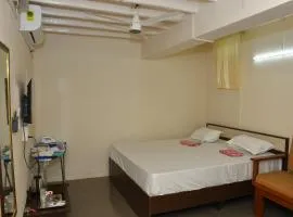 Kandhan Kudil