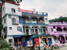 Satkar Hotel And Restaurant, hotel v destinaci Phata