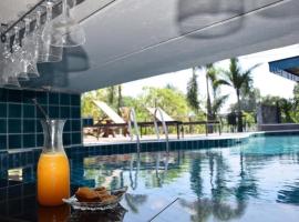BKL Pool Villa Pattaya, hotel i Bang Lamung