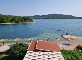 Nada Seaside Apartments Pirovac