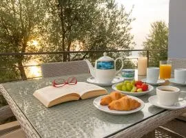Nina's Villa, Cosy Seaview Retreat