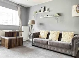 Spacious Southampton City Apartment with Courtyard