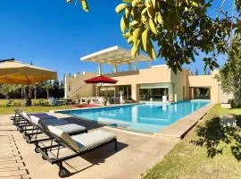 Spacious Villa with Mountain Views - 550 m²