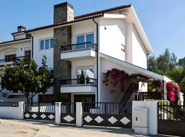 Spacious Villa in Vila Nova de Gaia, hotel in Vila Nova de Gaia