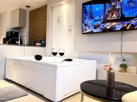 Luxe Jacuzzi Heaven Heights 12th Patio 2