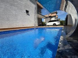 Luxury Villa with Private Pool Garden Lake View in Sapanca, hotel i Sapanca