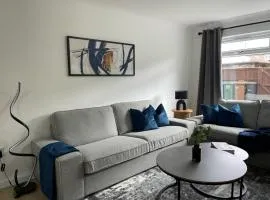 Modern Home Near To Airport Free Parking & Wifi