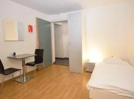 Practical studio at trendy location - Stork 22