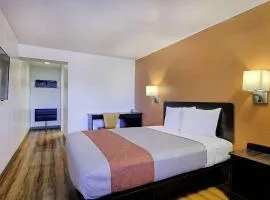 Motel 6 Sullivan MO