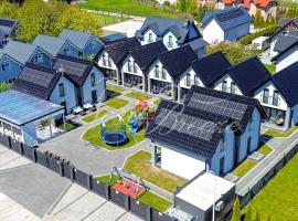 Domki Nord Breeze z podgrzewanym basenem, jacuzzi oraz sauną، فندق في فواديسوافوفو