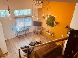 Dúplex tipo loft de estilo selvático y safari, con encanto y a pasos del mar