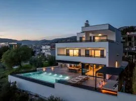 Seaside Villa Leonis - Gym, Sauna and a pool