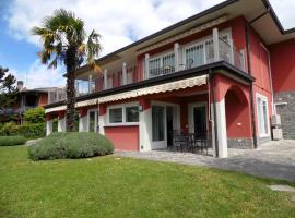 Sunny Villa with Terrace, hotel em Comerio