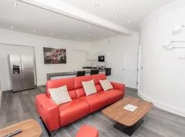 Luxury 1 bedroom top floor apartment