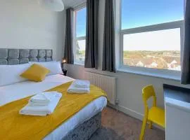 2 bed apartment close to station and city centre