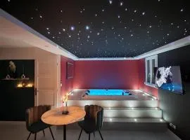 Suite cristal LovingSpa avec jacuzzi privatif