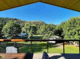 Chalet Retreat on Spectacle Lake
