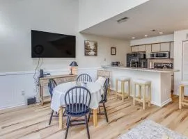 3 Mi to Beach Access Little River Retreat!