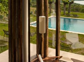 Casa Boumort, hotel con pileta en Sant Marti de Canals