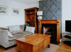 Horsham 3 Bed House With Garden