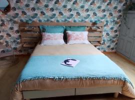 Entre terre et baie, hotel med pool i Pontaubault