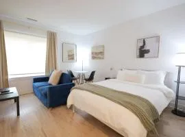 Skyline Luxe Haven Studio - Easy Access to NYC