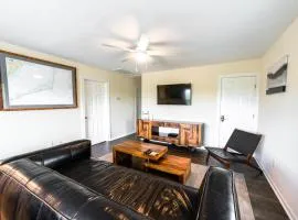 Watermen's Cabana 2A - 3-bedroom, 2-bathroom apartment - Walk to beach and access to REAL Watersports