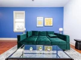 30A Modern Suite with King Bed, Parking, Pool and Balcony