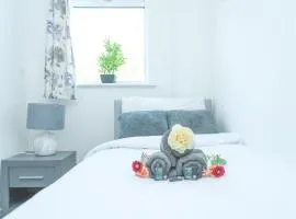 Spacious Pad - Close to Sports Village, Leigh Market, Mesnes Park - Parking - Wifi