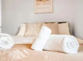 Cozy 3 Bedroom Retreat perfect for family and work travel