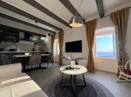 Tina's Sunset Haven, acomoda&ccedil;&atilde;o com cozinha em Ustrine