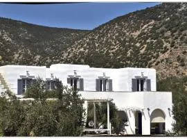 Theasis Sifnos Apartments