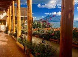 Casa de Los Angeles Lakefront Retreat with Sauna and Volcano Views, strandhotell i San Marcos La Laguna