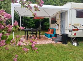 Pays de Joie - Caravan La Bohème, οργανωμένο κάμπινγκ σε Saint-Macoux