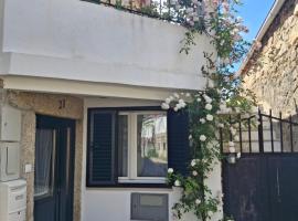 Casa rústica com terraço e jardim, khách sạn ở Águas