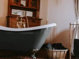 Unique historical home, middle of the village, bath & patio