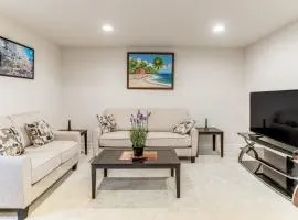 12 Mi to Hospitals Modern Apartment in Aurora!