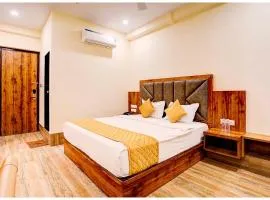 HOTEL LEE - Near Har Ki Poodi - Railway Station Haridwar - Fully Air Conditioned - Lift and Restaurant - Best Hotel IN Haridwar