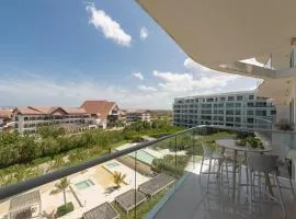 Beachfront Modern One-Bedroom Apartment with Pool, Parking