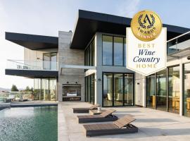 Belleza by AvantStay Hilltop Mansion w Pool Panoramic Views Ultra Modern Interior, hotel v destinaci Glen Ellen