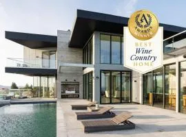 Belleza by AvantStay Hilltop Mansion w Pool Panoramic Views Ultra Modern Interior