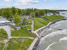 Lakefront Beach House - Sauna & Steam Pod Retreat, hotel in Ashtabula