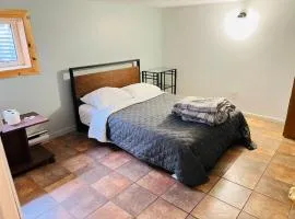 Le1226-Private Basement with WIFI and Free Parking